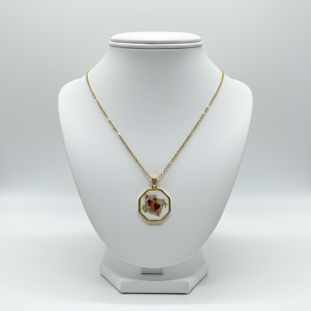 Collana Asso di Cuori su busto bianco