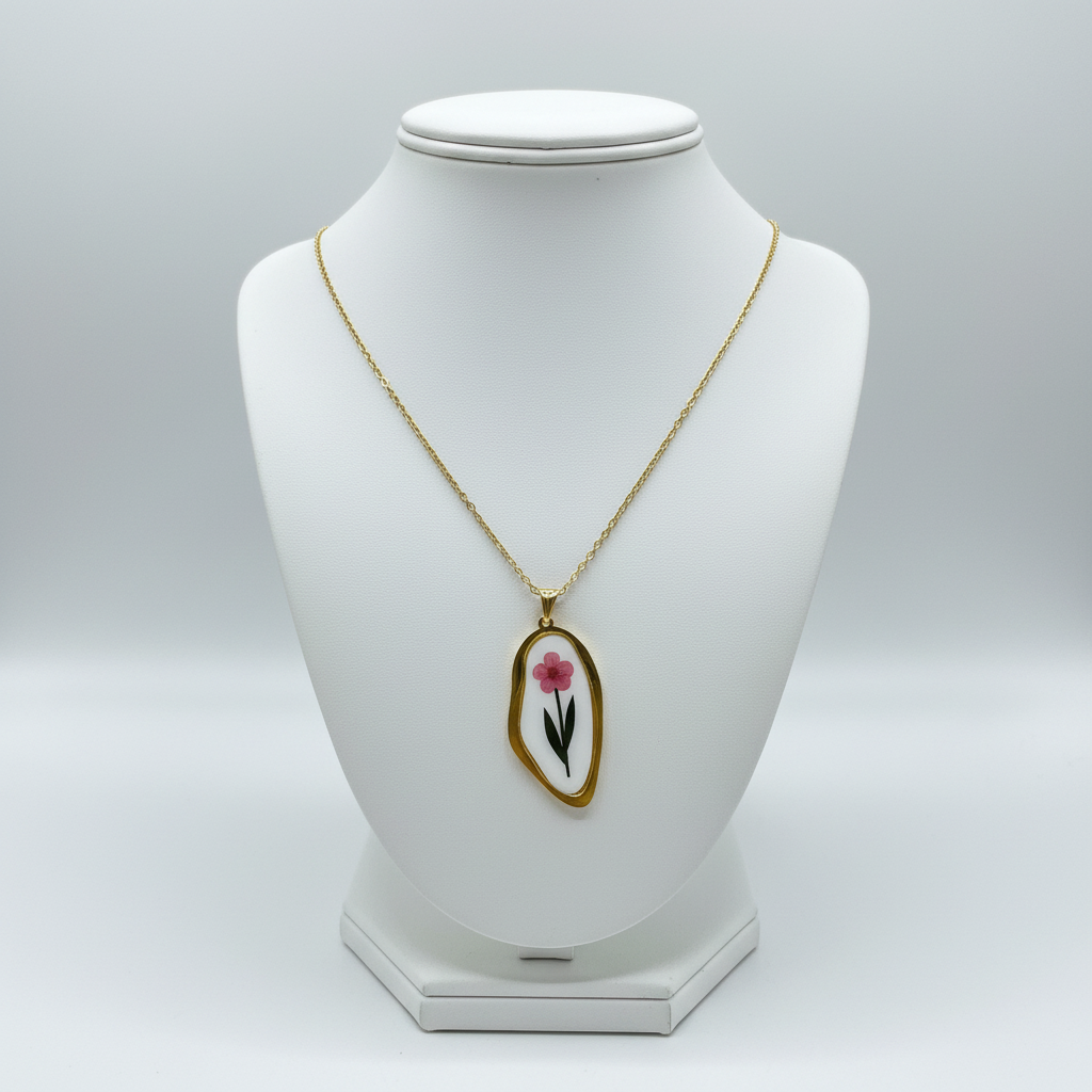 Collana Fiore Rosa su busto bianco