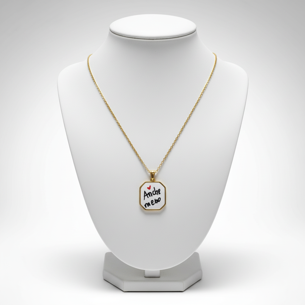 Collana Anche Meno su busto bianco