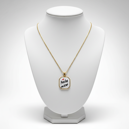 Collana Anche Meno su busto bianco