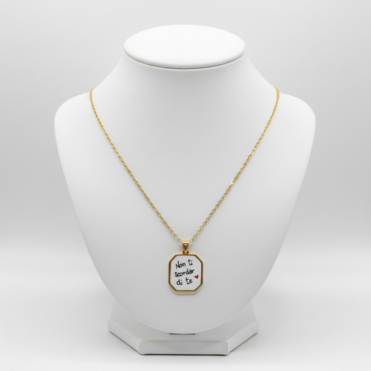 Collana Non ti scordar di te su busto bianco